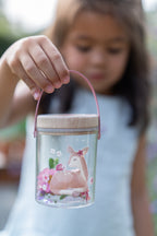 Pot à insectes rose enfant – détail loupe et couvercle en bois
