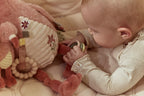 Peluche d'activité flamant rose bébé – détail miroir et anneaux de dentition