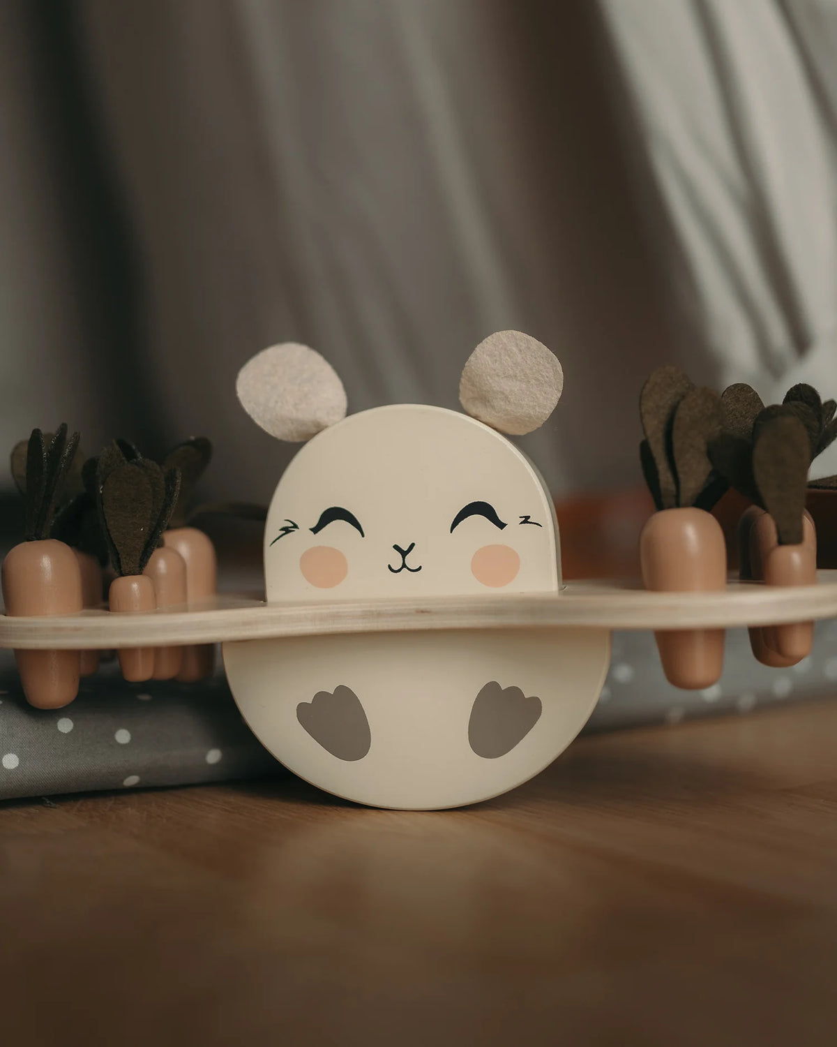 Puzzle équilibre lapin utilisé par un enfant